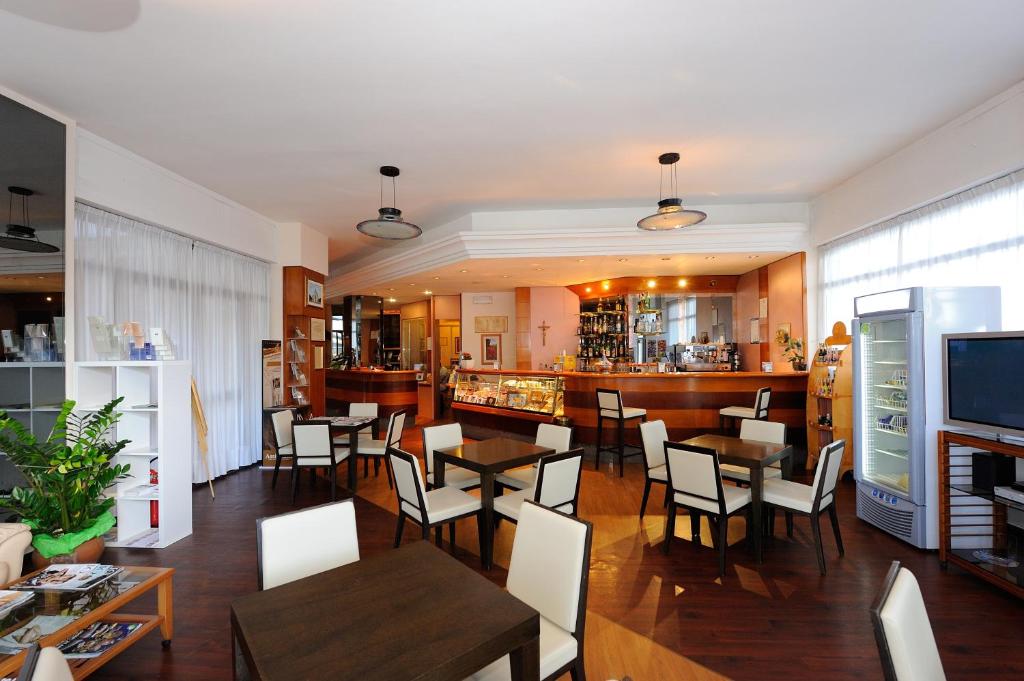 TV a/nebo společenská místnost v ubytování Hotel Frate Sole