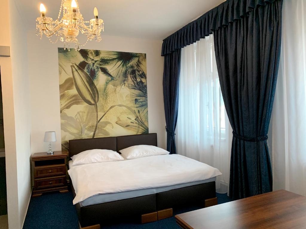 Postel nebo postele na pokoji v ubytování Hotel Růžek