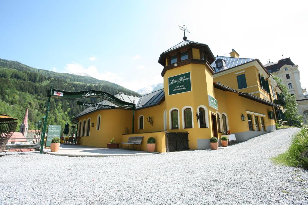 Nespecifikovaný výhled na hory nebo výhled na hory při pohledu z hotelu