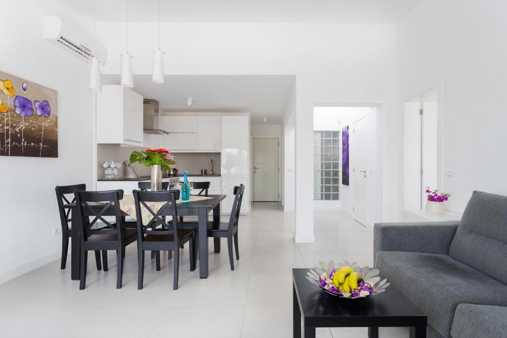 a kitchen and living room with a table and chairs at Apartment Eden Island Village in Adeje