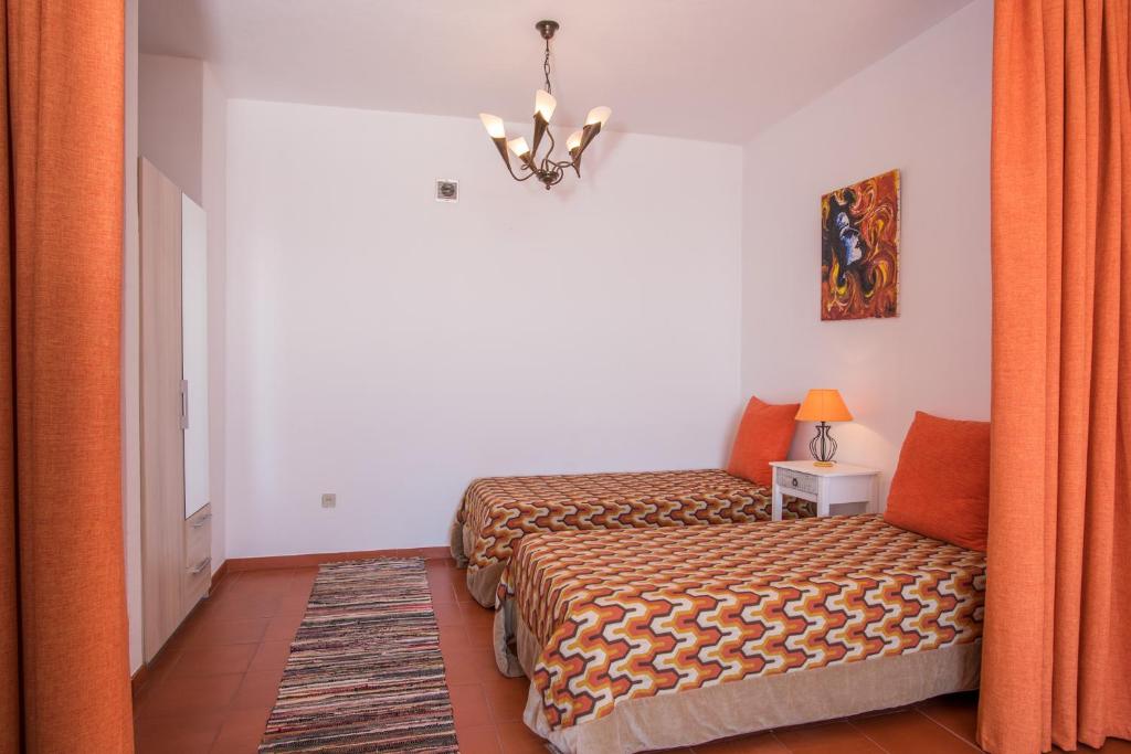 Postel nebo postele na pokoji v ubytování Vivenda da Esquina - by LovelyStay