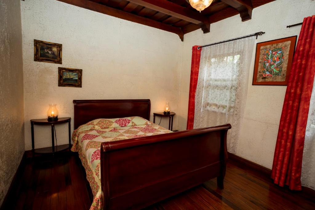 Postel nebo postele na pokoji v ubytování Casa de Piedra Escazú