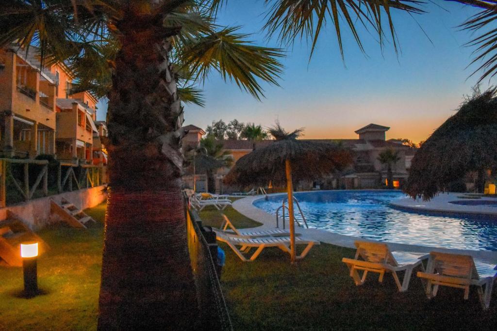 Disfrute de las playas y el golf en nuestro adosado en ...