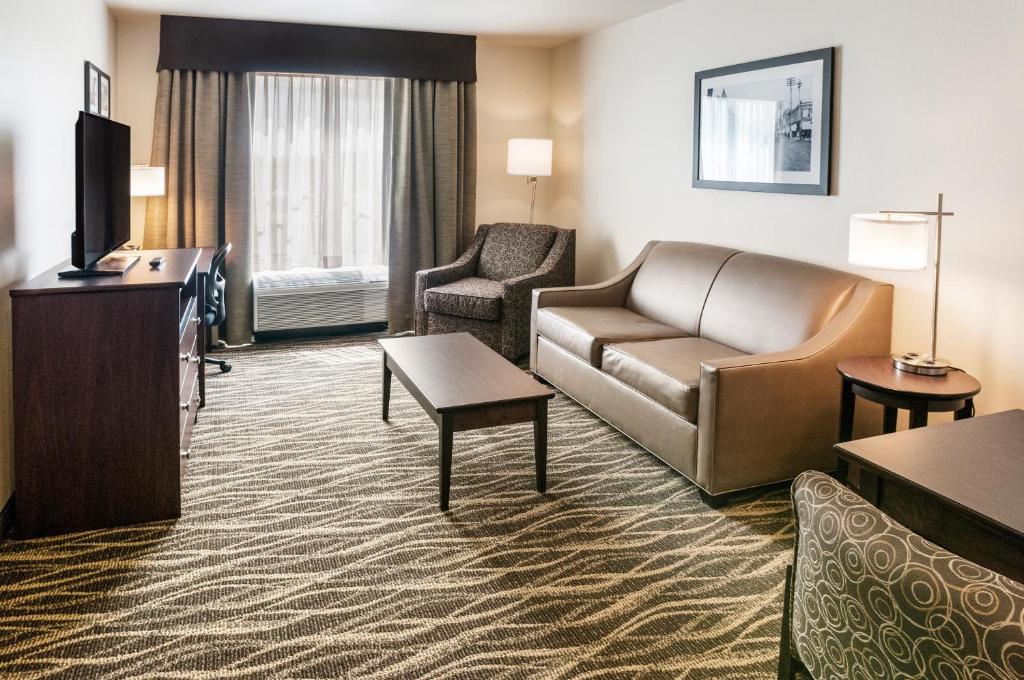 Cobblestone Hotel & Suites Appleton International Airport - Suite De Lujo