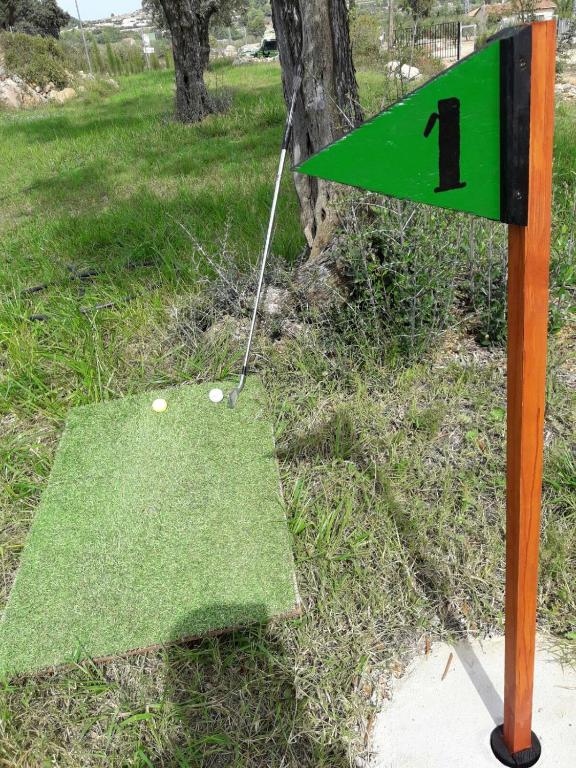 Instalaciones para jugar al golf en el campamento