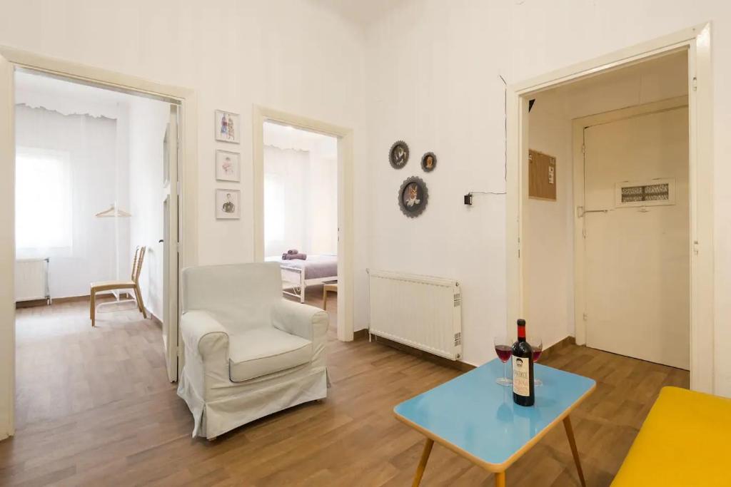 Łóżko lub łóżka w pokoju w obiekcie Saint Dimitrios Central Apartment 100sqm.