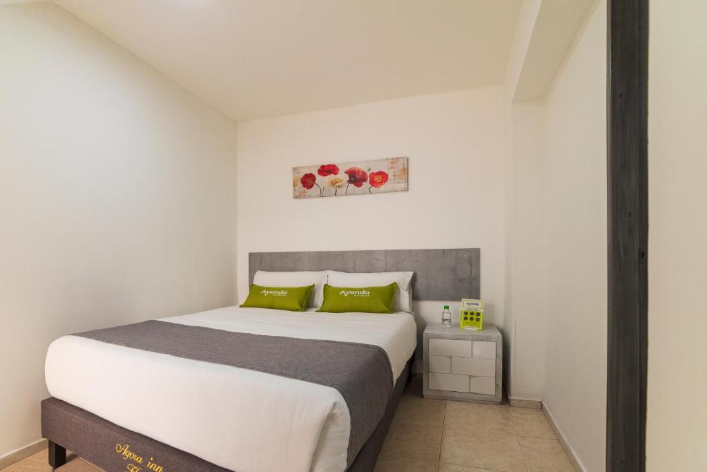 Postel nebo postele na pokoji v ubytování Ayenda 1055 Agora INN Corferias