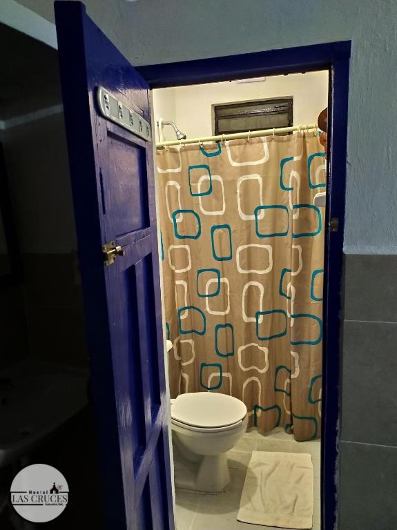 Un baño de Hostal Las Cruces