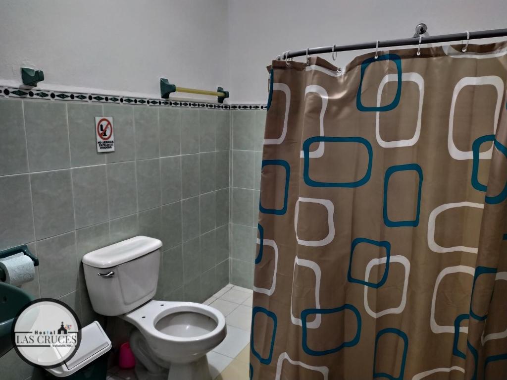 Un baño de Hostal Las Cruces