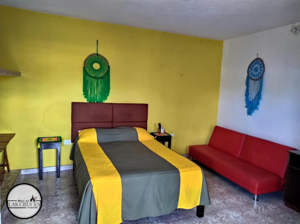 Una cama o camas en una habitación de Hostal Las Cruces