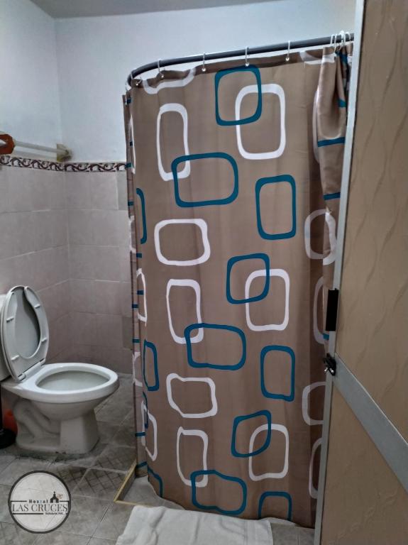 Un baño de Hostal Las Cruces