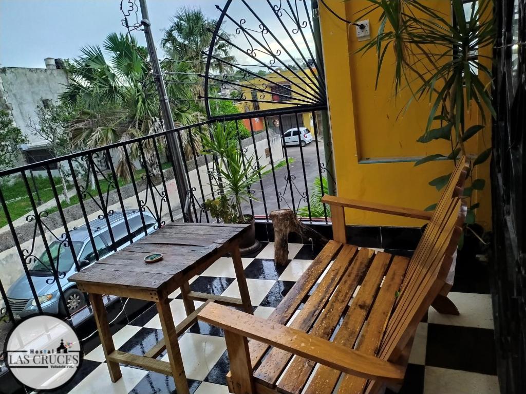 Un balcón o terraza en Hostal Las Cruces