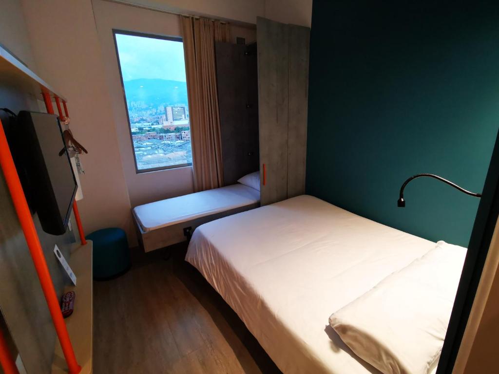 Postel nebo postele na pokoji v ubytování ibis budget Medellín Itagüí Metro