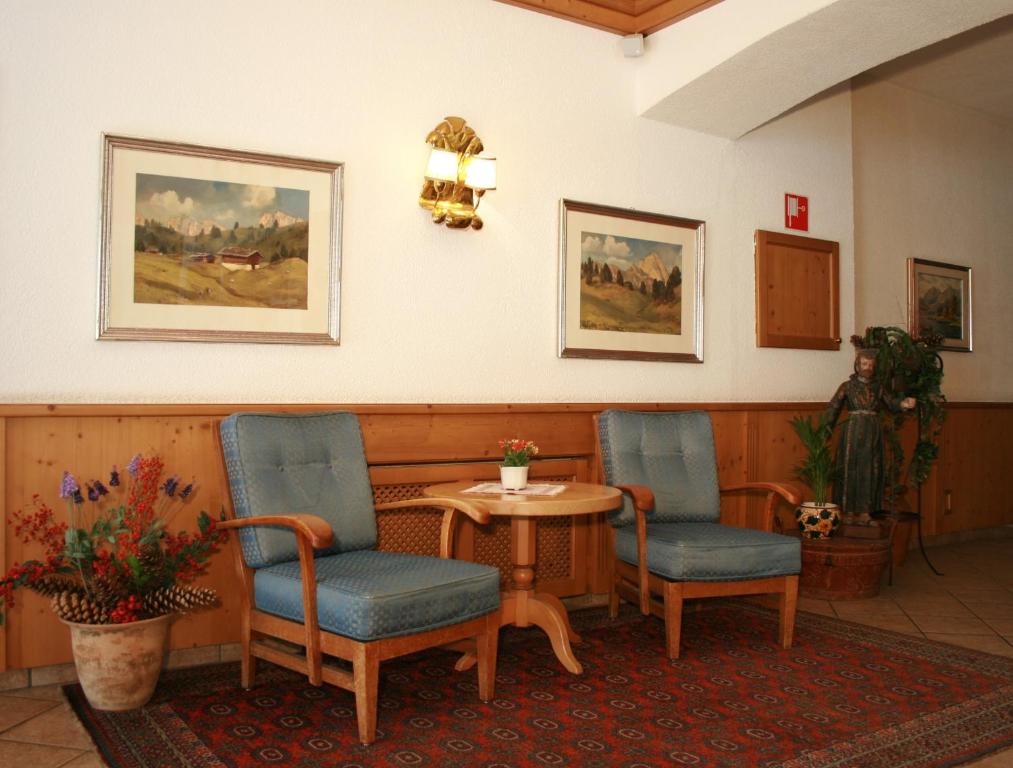 Część wypoczynkowa w obiekcie Hotel Dolomiti Madonna