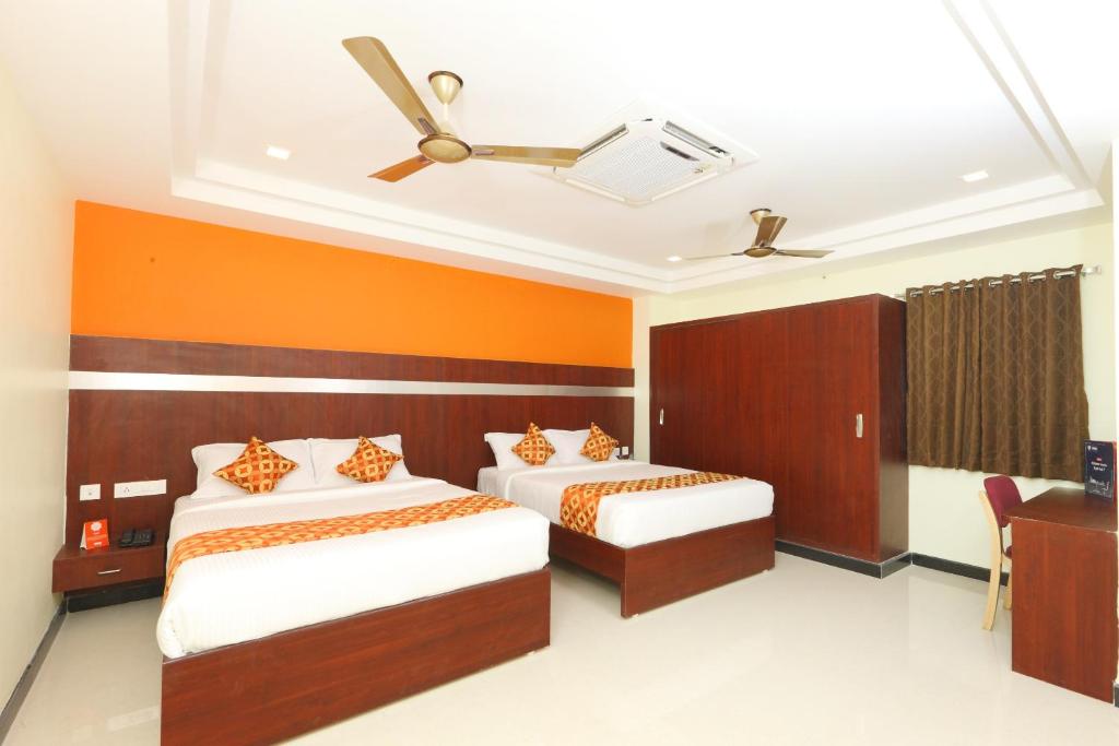 Postel nebo postele na pokoji v ubytování Hotel Ramcharan Residency, Tirupati