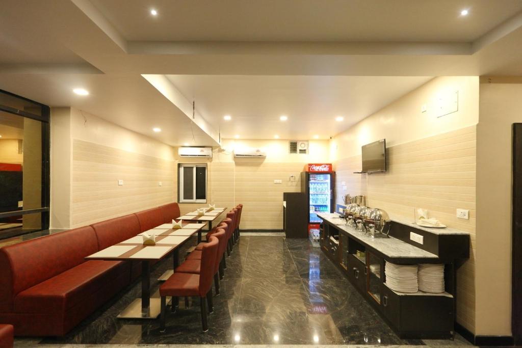 Posezení v ubytování Hotel Ramcharan Residency, Tirupati