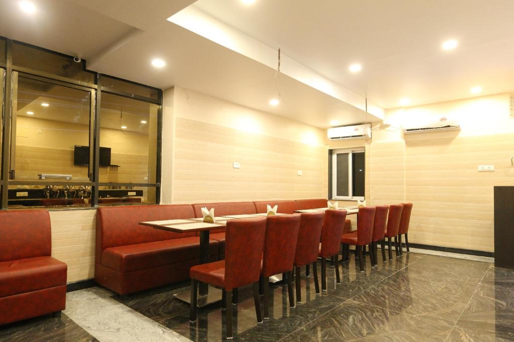 Posezení v ubytování Hotel Ramcharan Residency, Tirupati