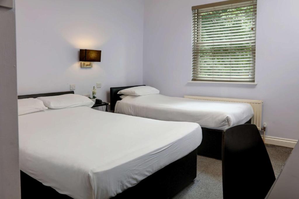Sure Hotel by Best Western Reading - Standard Room With Double Bed And Single Bed