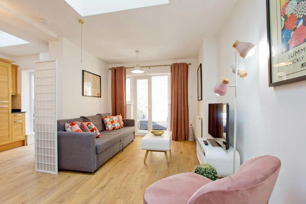 Highbury Fieldway, London, United Kingdom