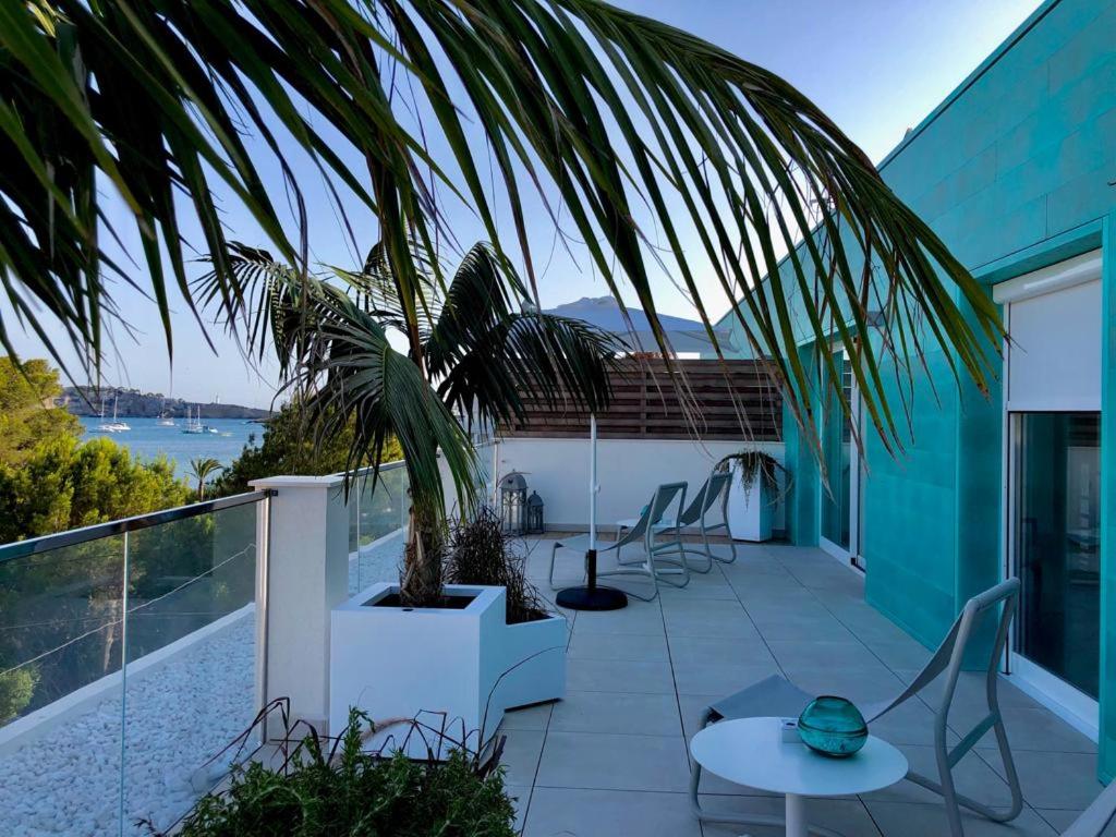 a patio with chairs and tables on a balcony at Lux Isla in Talamanca