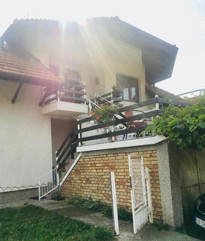 Budova, kde se apartmán nachází