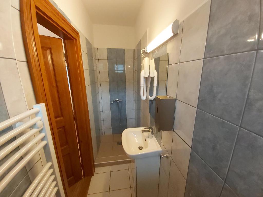 Kúpeľňa v ubytovaní Mamutfenyő Panzió