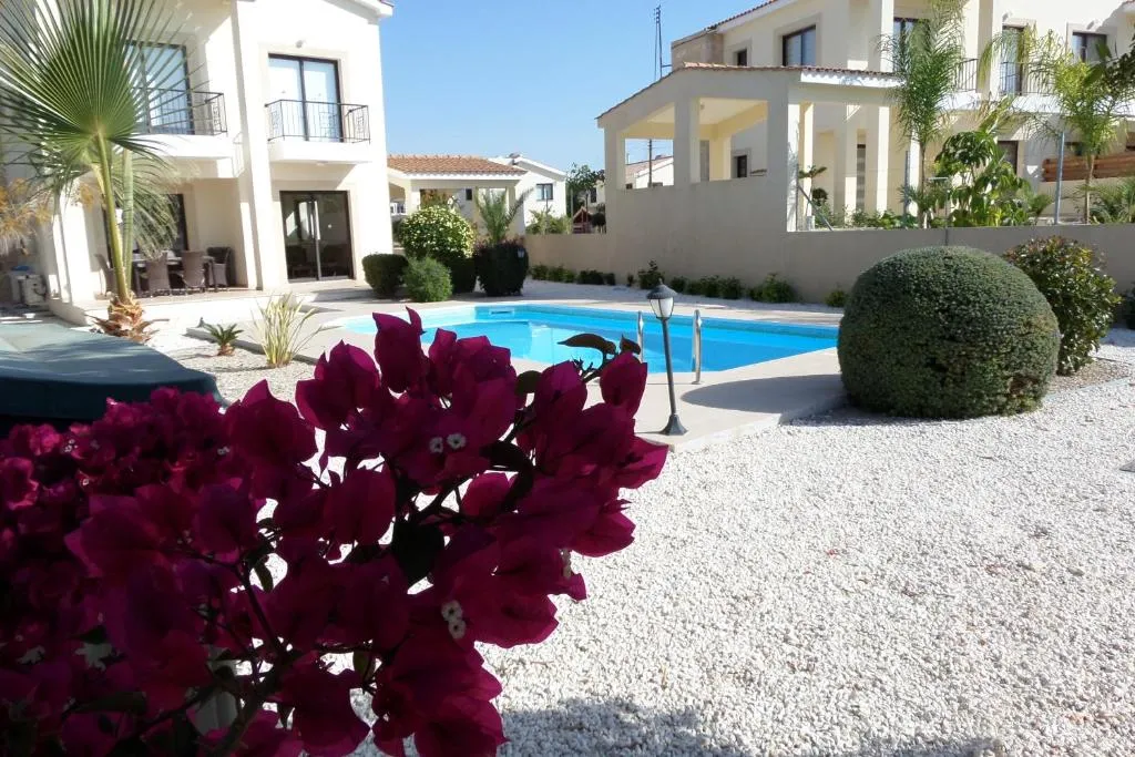 Modern 3 bedroom villa, pool and close to golf course, Paphos, Cyprus