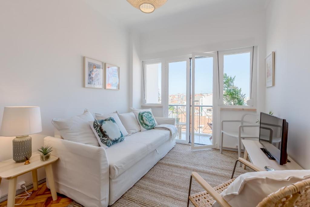 Renovated Sunny Apartment with Amazing Sunset Balcony , By TimeCooler - Apartamento De Una Habitación