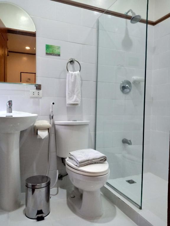Koupelna v ubytování Casa Vallejo Hotel Baguio
