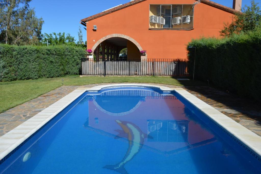 The swimming pool at or close to Casa Rural La Florentina