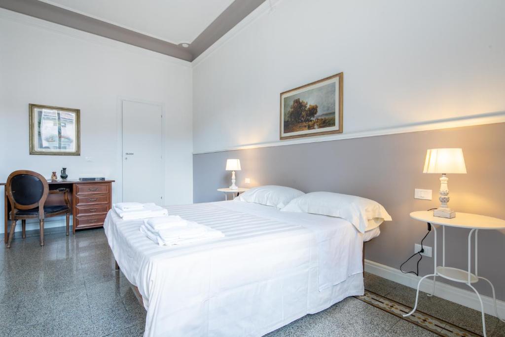 Łóżko lub łóżka w pokoju w obiekcie Santa Maria Novella 4 bedrooms by Mmega