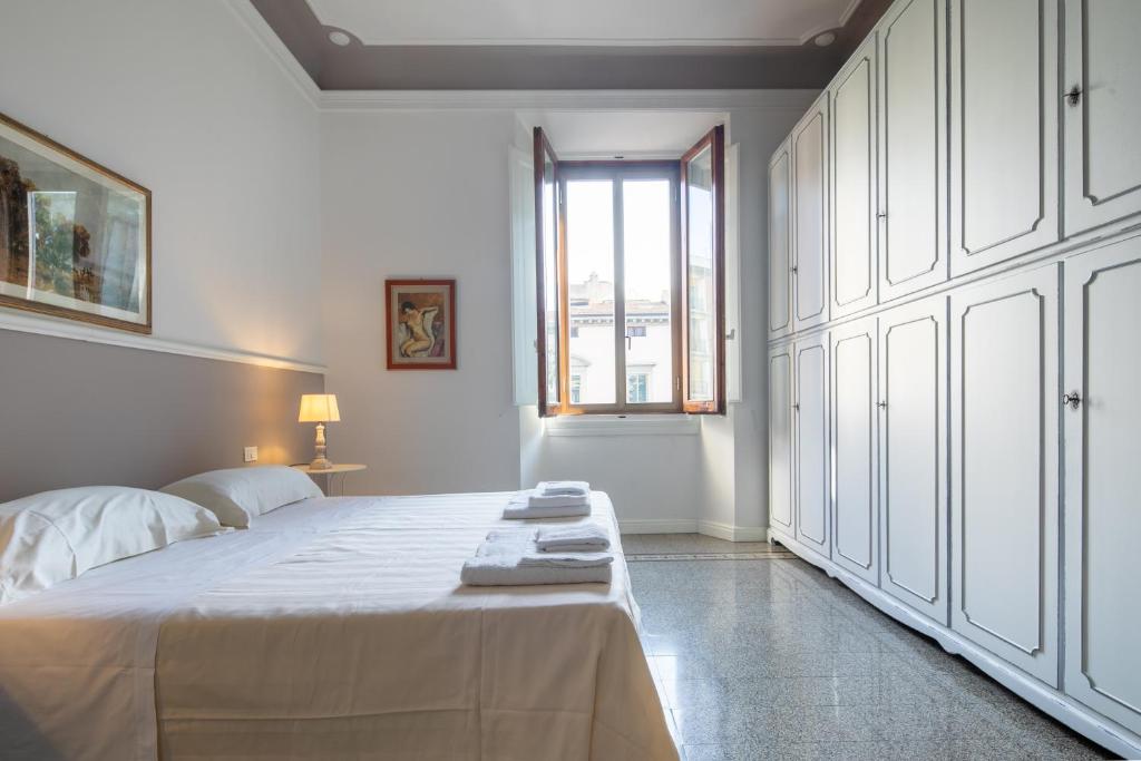 Łóżko lub łóżka w pokoju w obiekcie Santa Maria Novella 4 bedrooms by Mmega