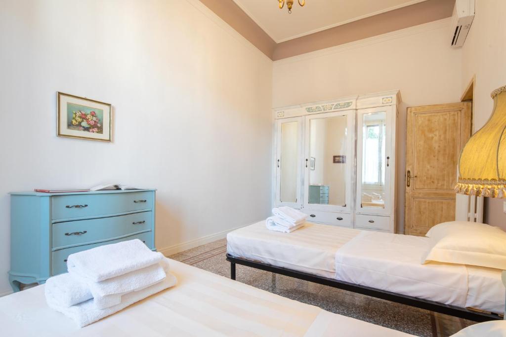 Łóżko lub łóżka w pokoju w obiekcie Santa Maria Novella 4 bedrooms by Mmega