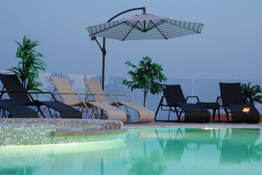 Bazén v ubytování Spa Resort Bečići nebo v jeho okolí