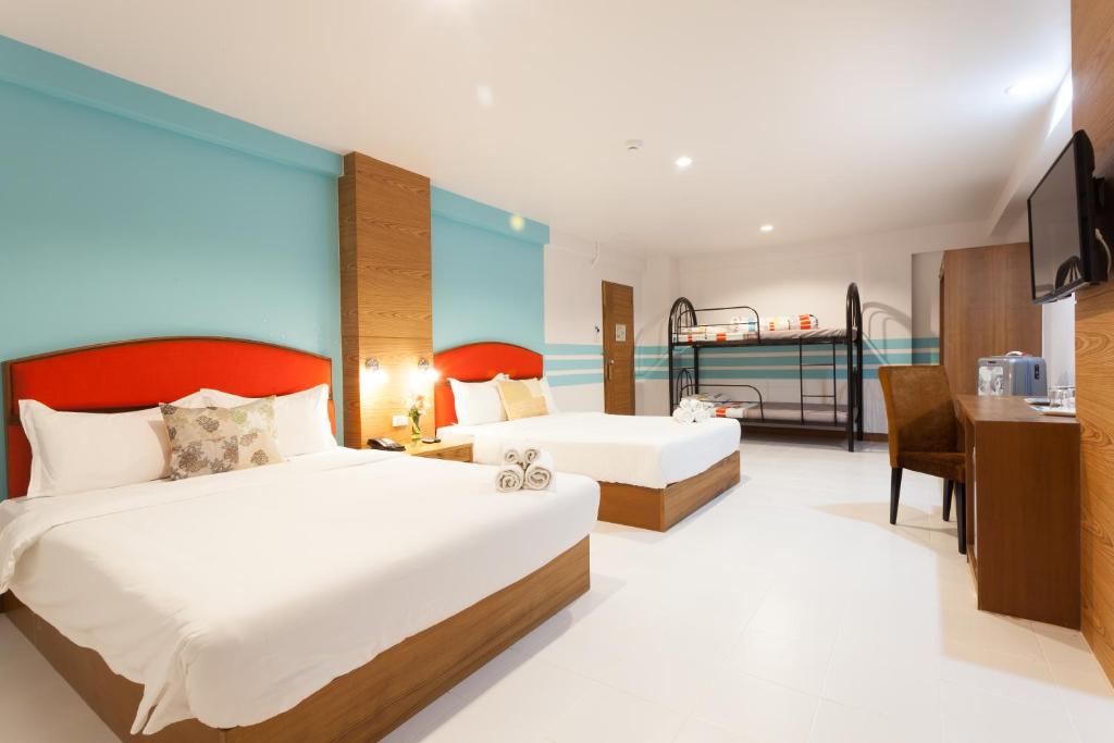 
Family & Friend Room (Complimentary Coffee, Tea and Toast)
