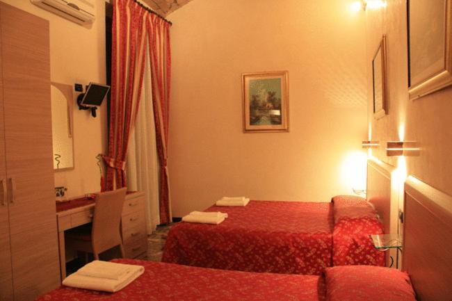 Postel nebo postele na pokoji v ubytování Hotel Campidoglio
