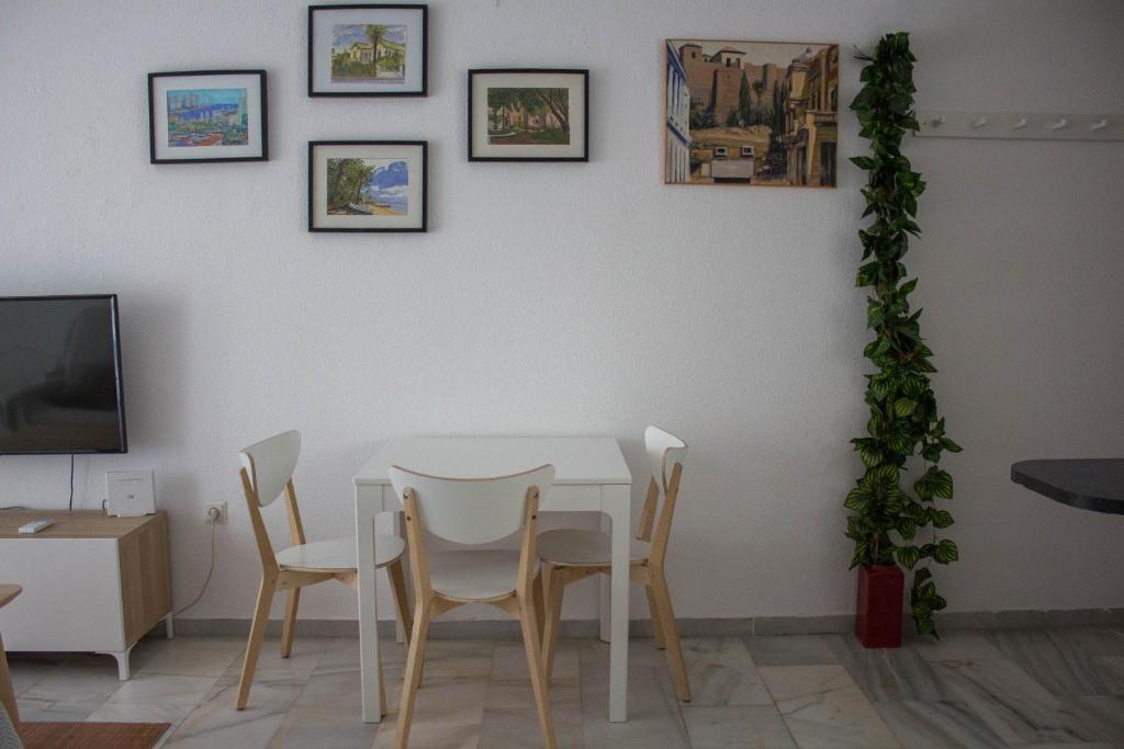 Telewizja i/lub zestaw kina domowego w obiekcie centrico apartamento nuevo, zona corte ingles