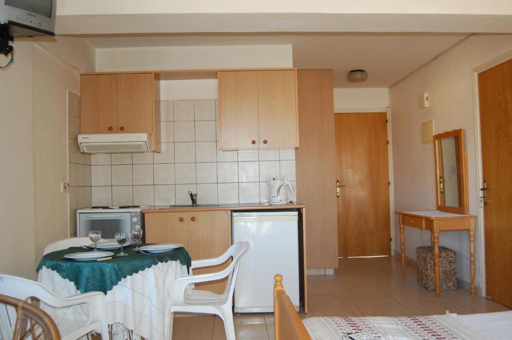 Nicos & Olympia Apartments - Studio