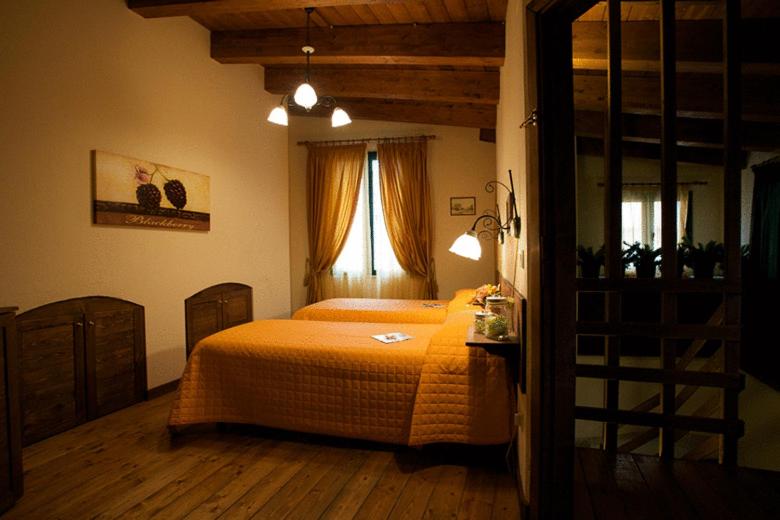 Postel nebo postele na pokoji v ubytování Albergo Tripoli B&B Affittacamere