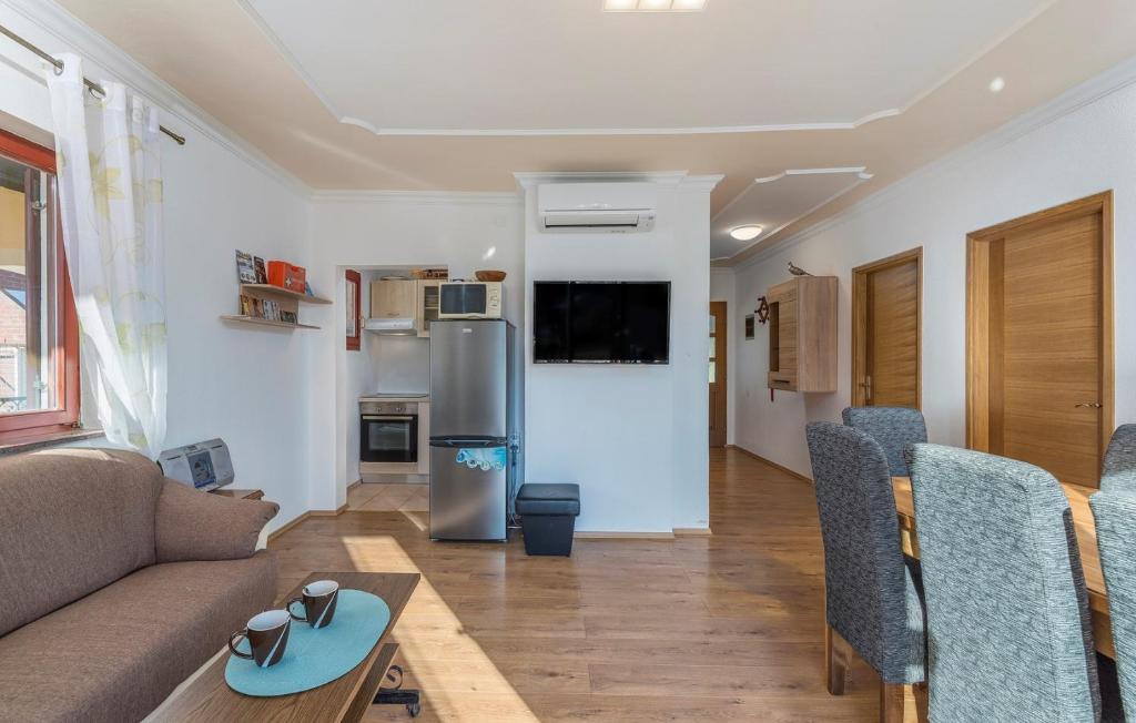 Televízia a/alebo spoločenská miestnosť v ubytovaní Villa Ivda in Porec Area