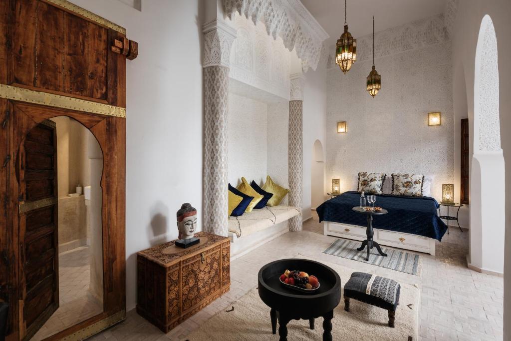 Postel nebo postele na pokoji v ubytování Riad Spice by Marrakech Riad