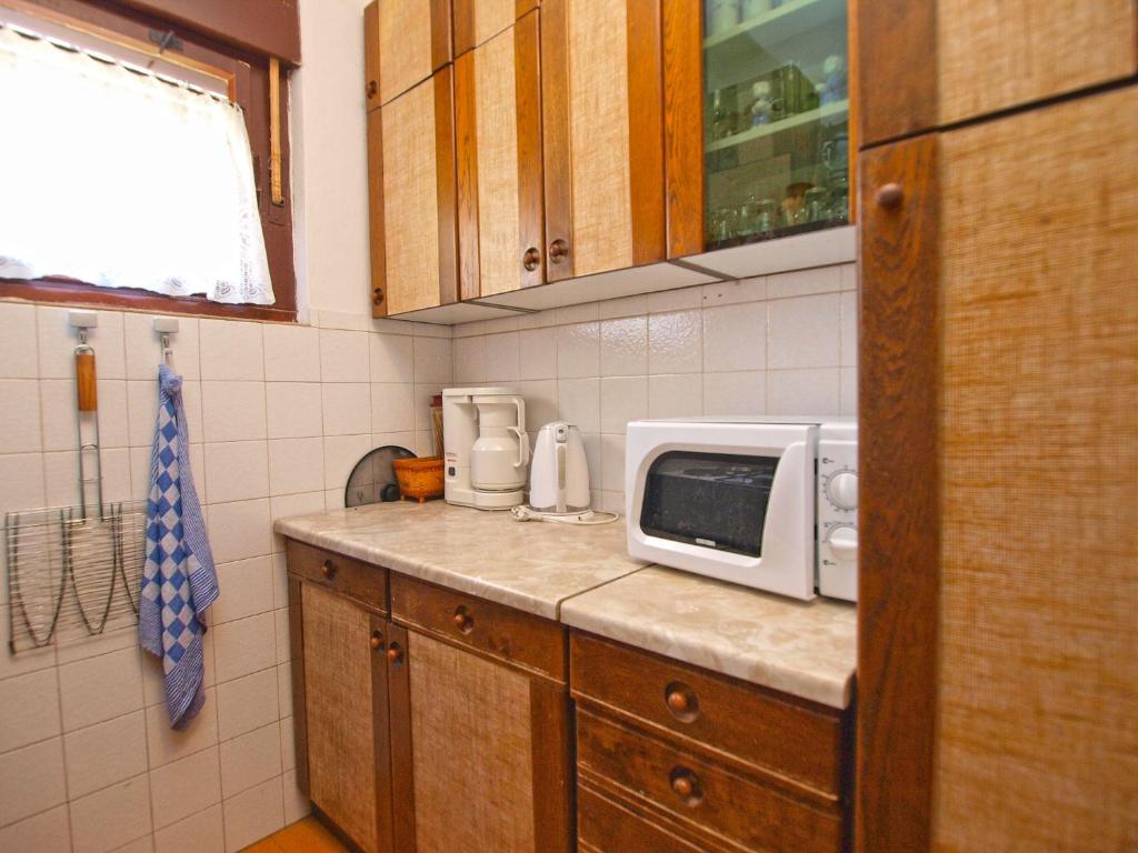Kuchnia lub aneks kuchenny w obiekcie Apartments and room Rabac 155
