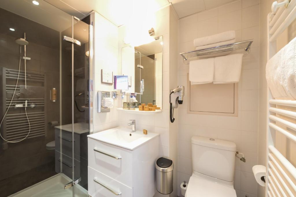 Ein Badezimmer in der Unterkunft Hotel Le Richemont