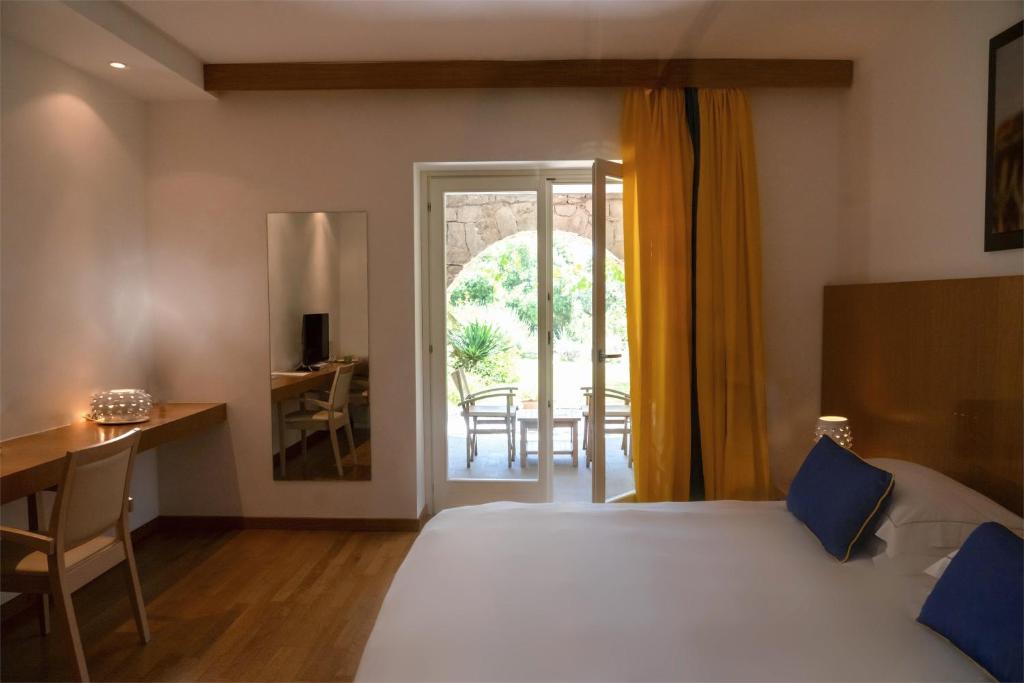 Postel nebo postele na pokoji v ubytování Lanthia Resort