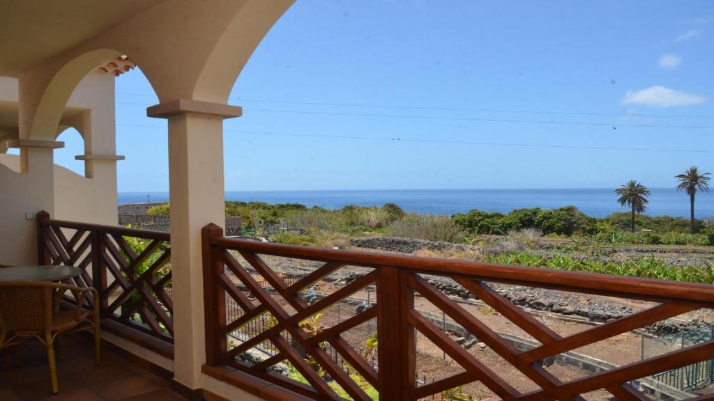 a balcony with a view of the ocean at Apt. Heliconia Nº 5 in Valle Gran Rey