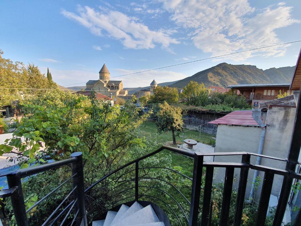 Nespecifikovaný výhled na hory nebo výhled na hory při pohledu z hotelu