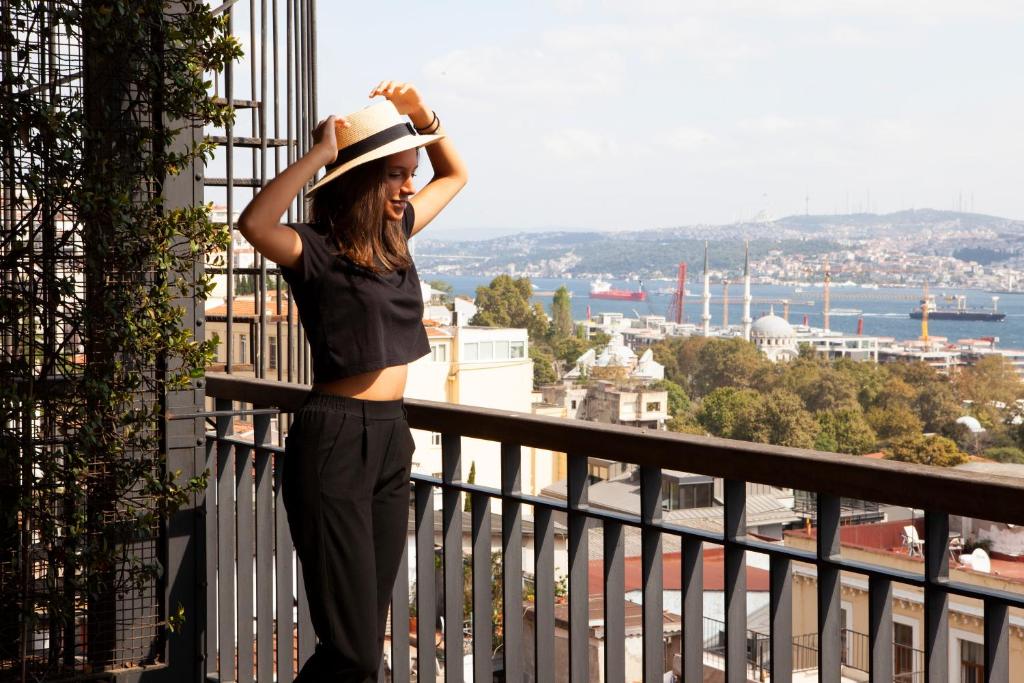 Georges Hotel Galata - Deluxe Double Room With Balcony And Sea View