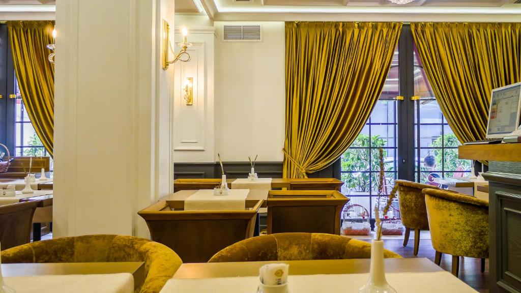 TV a/nebo společenská místnost v ubytování Eler Hotel