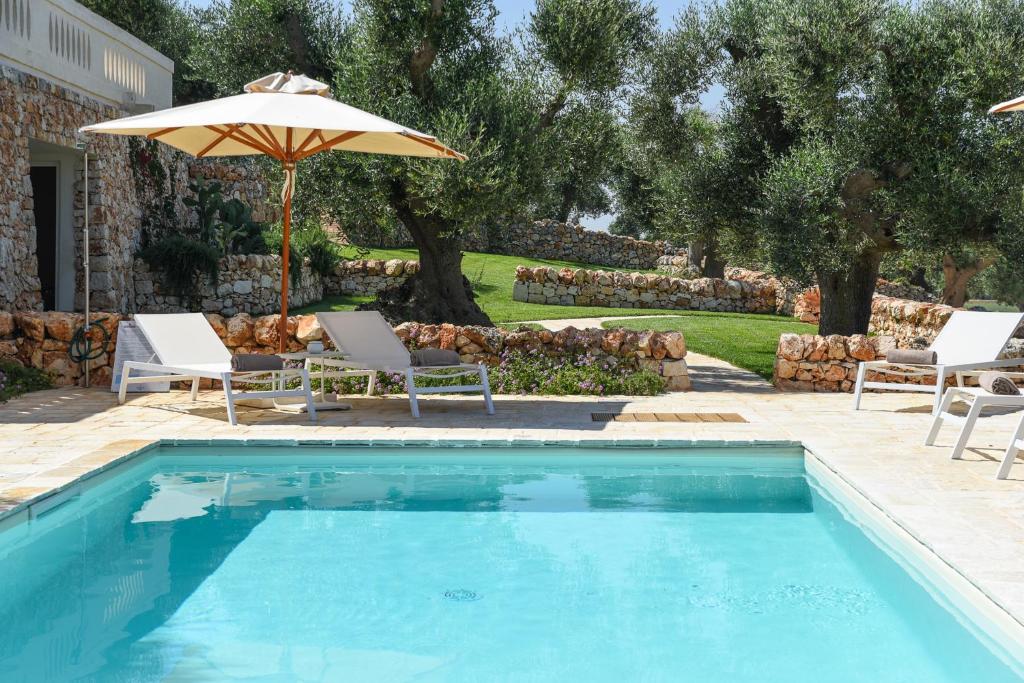 Basen w obiekcie La Residenza - Corte dei Messapi Raro Villas Collection lub w pobliżu