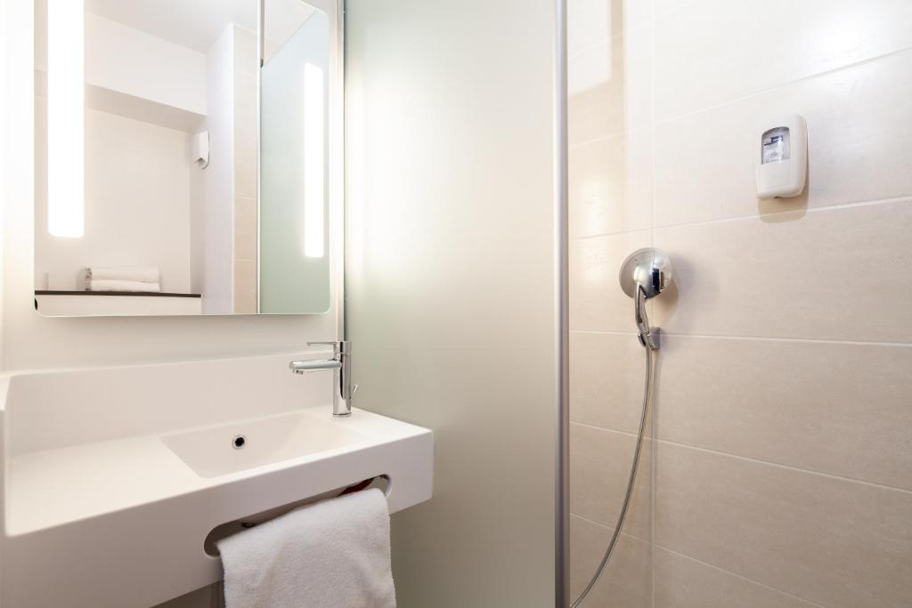 Koupelna v ubytování B&B HOTEL Compiègne